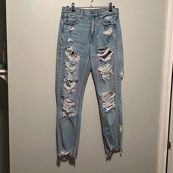 American Eagle Women’s Light Wash Blue 5 Pocket Distressed Mom Jeans - Picture 1 of 10